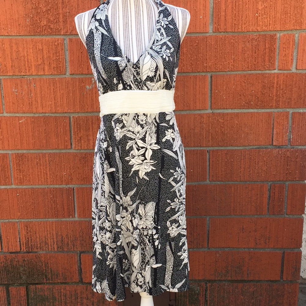 💜Beautiful halter dress. Ivory/black